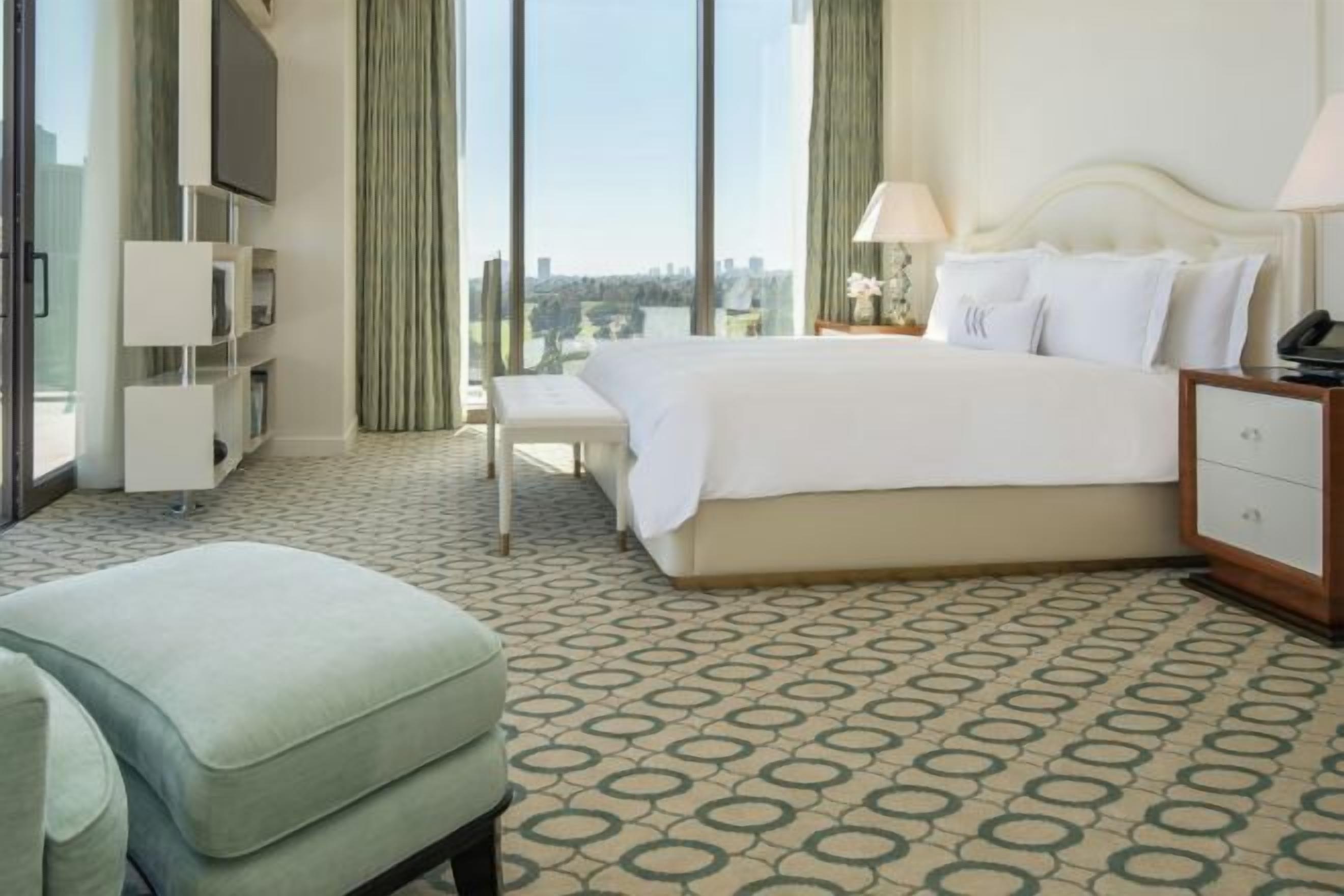 Ropa de cama de alta calidad, minibar, caja fuerte y escritorio