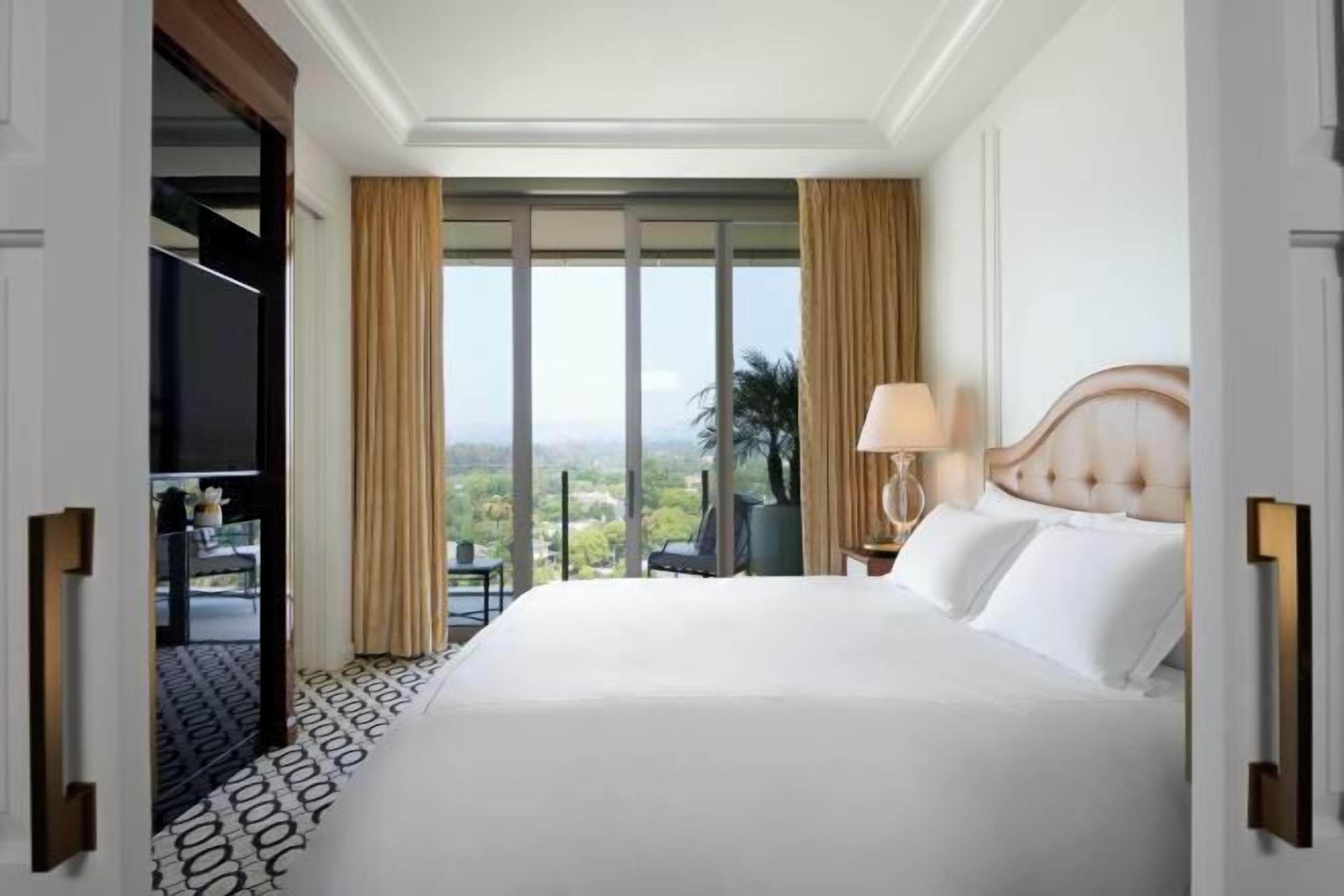 Ropa de cama de alta calidad, minibar, caja fuerte y escritorio