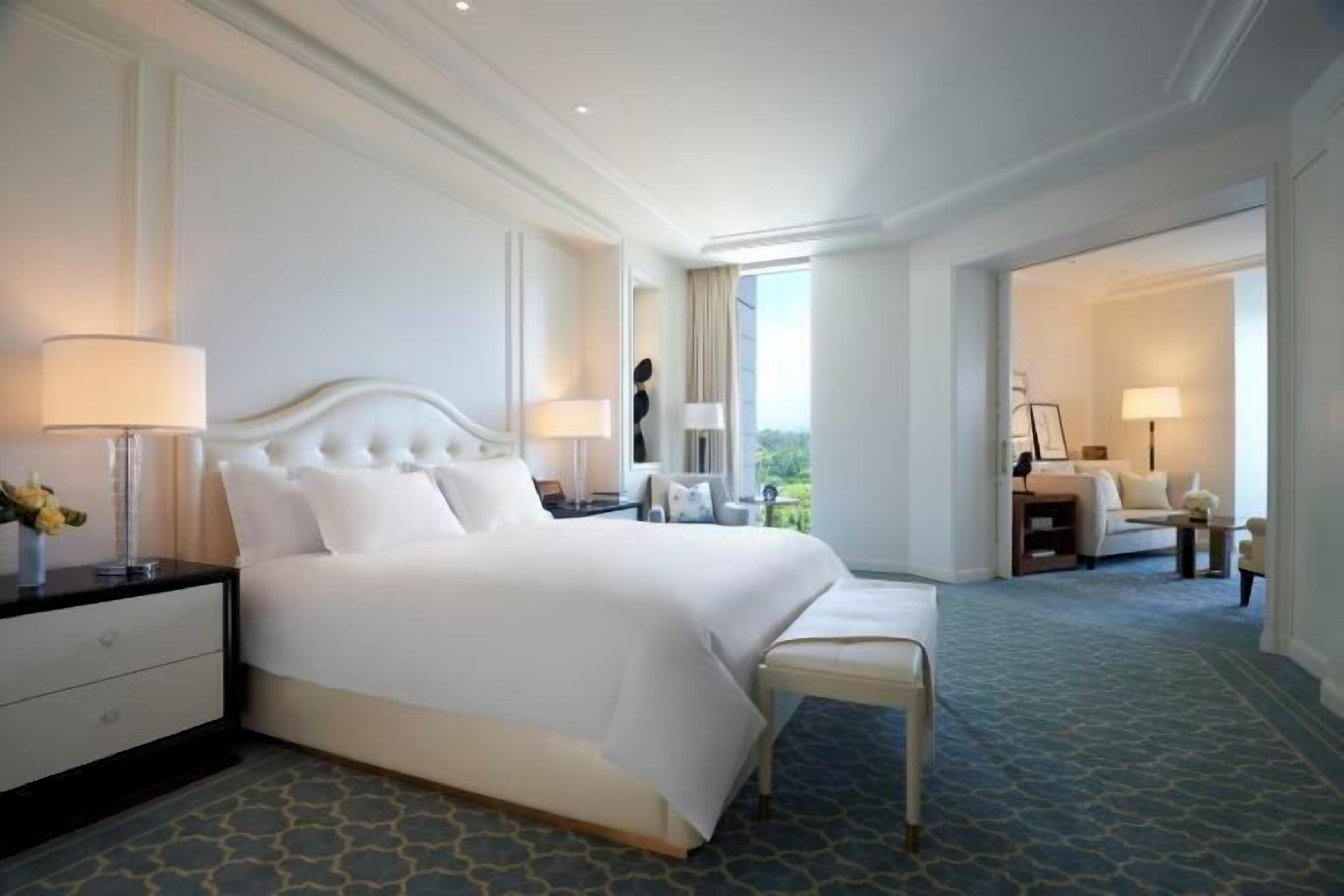 Ropa de cama de alta calidad, minibar, caja fuerte y escritorio