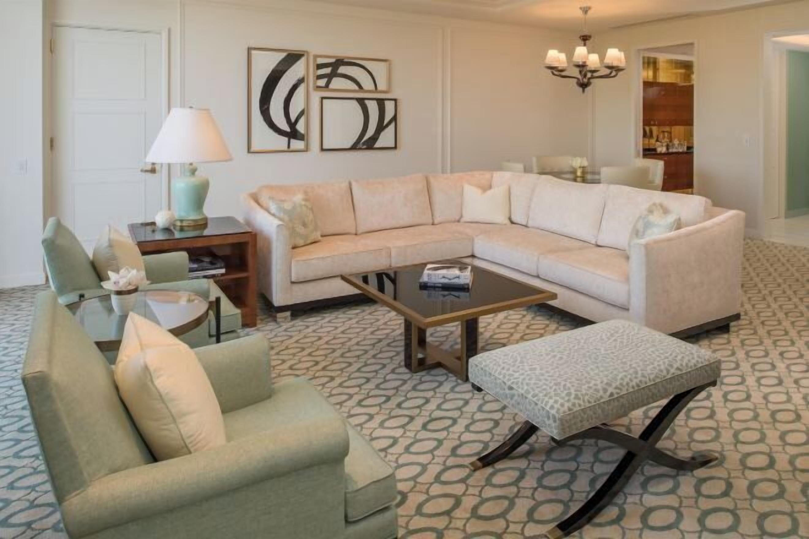 Zona de estar | Una televisión de pantalla plana, un reproductor de DVD