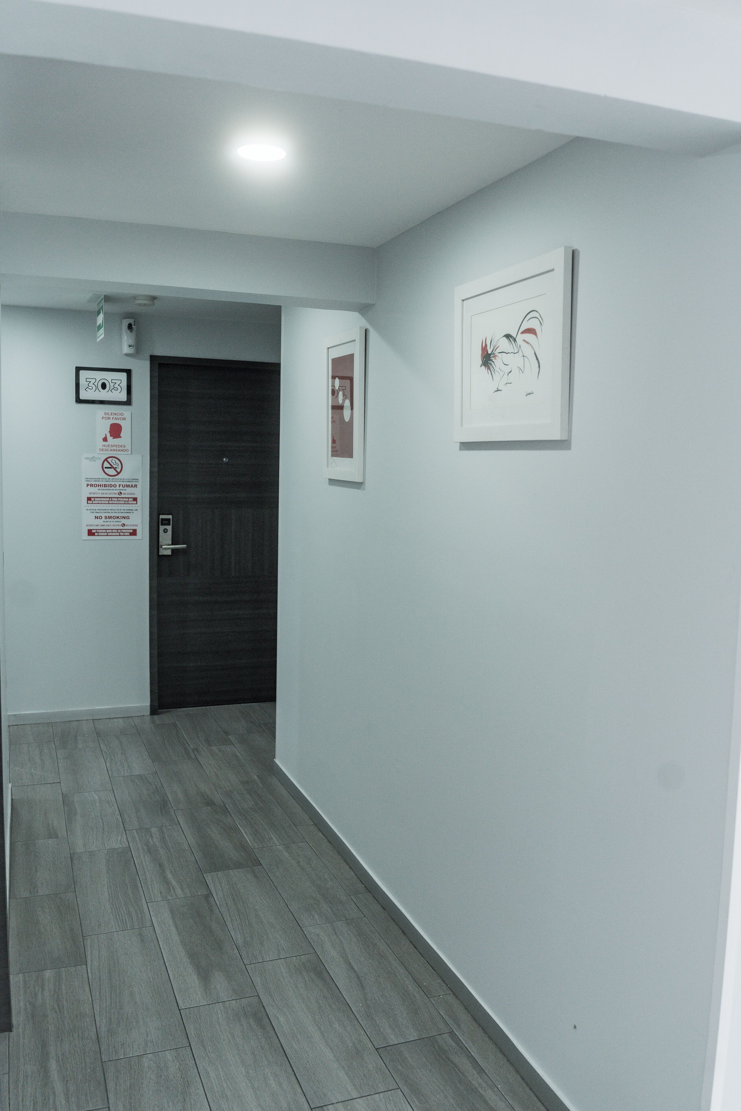 40-inch flat-screen tv with cable channels, tv