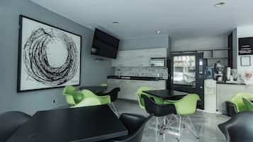 Televisión de pantalla plana de 40 pulgadas con canales por cable