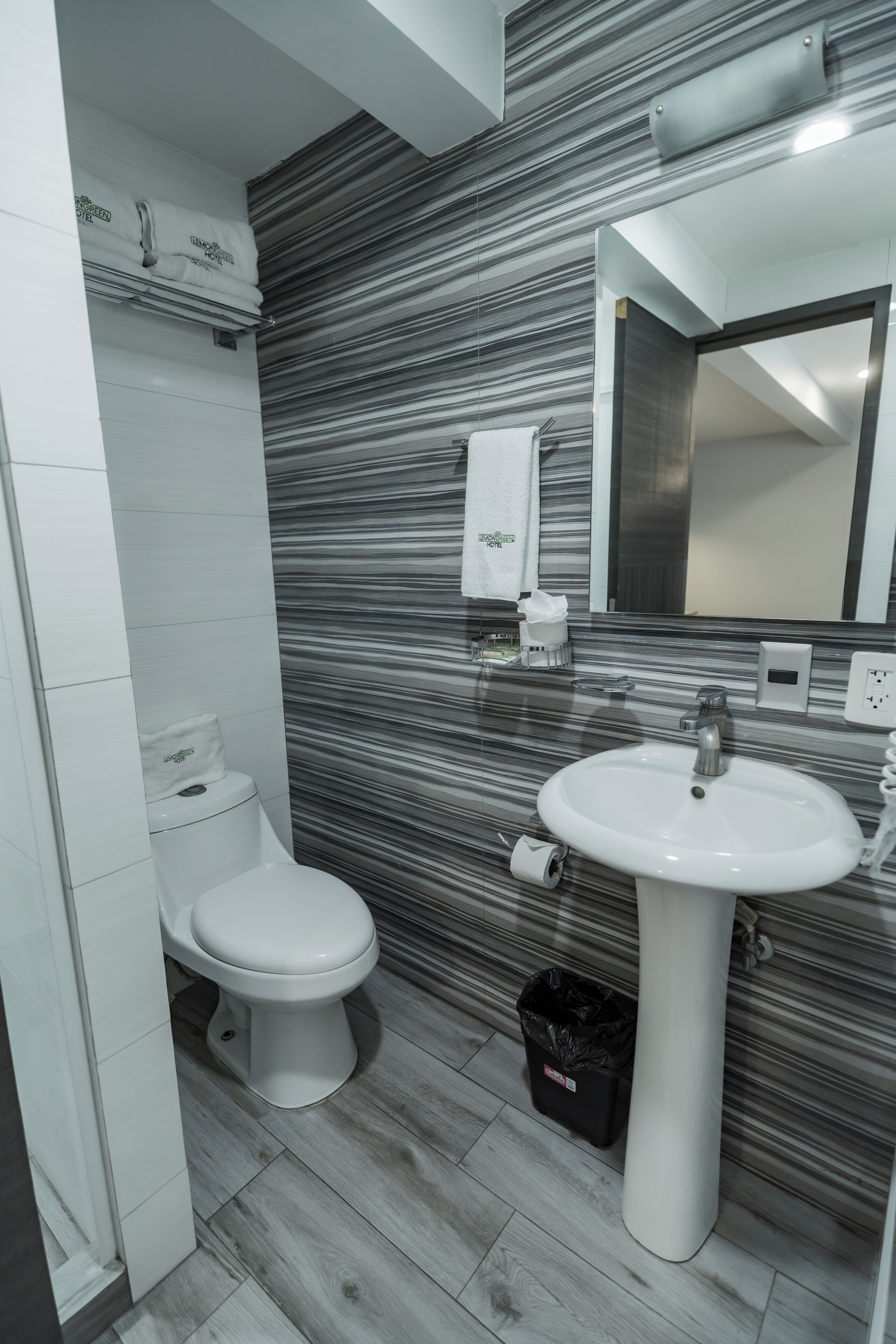 standard room | bathroom | shower, rainfall showerhead, free toiletries, hair dryer