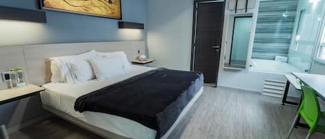 Habitación estándar | Escritorio, cortinas blackout, wifi gratis y ropa de cama