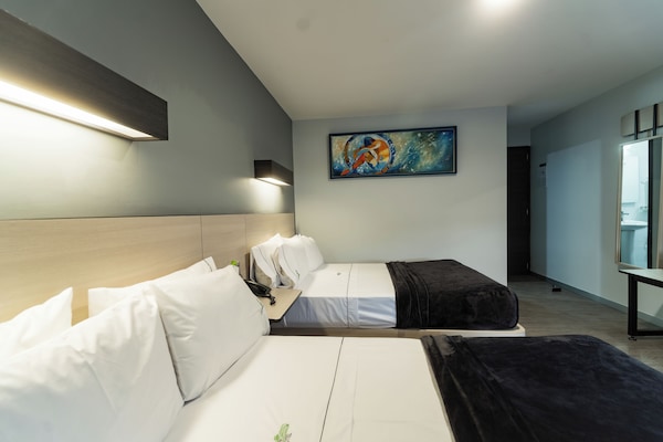 Habitación doble | Escritorio, cortinas opacas, wifi gratis y ropa de cama
