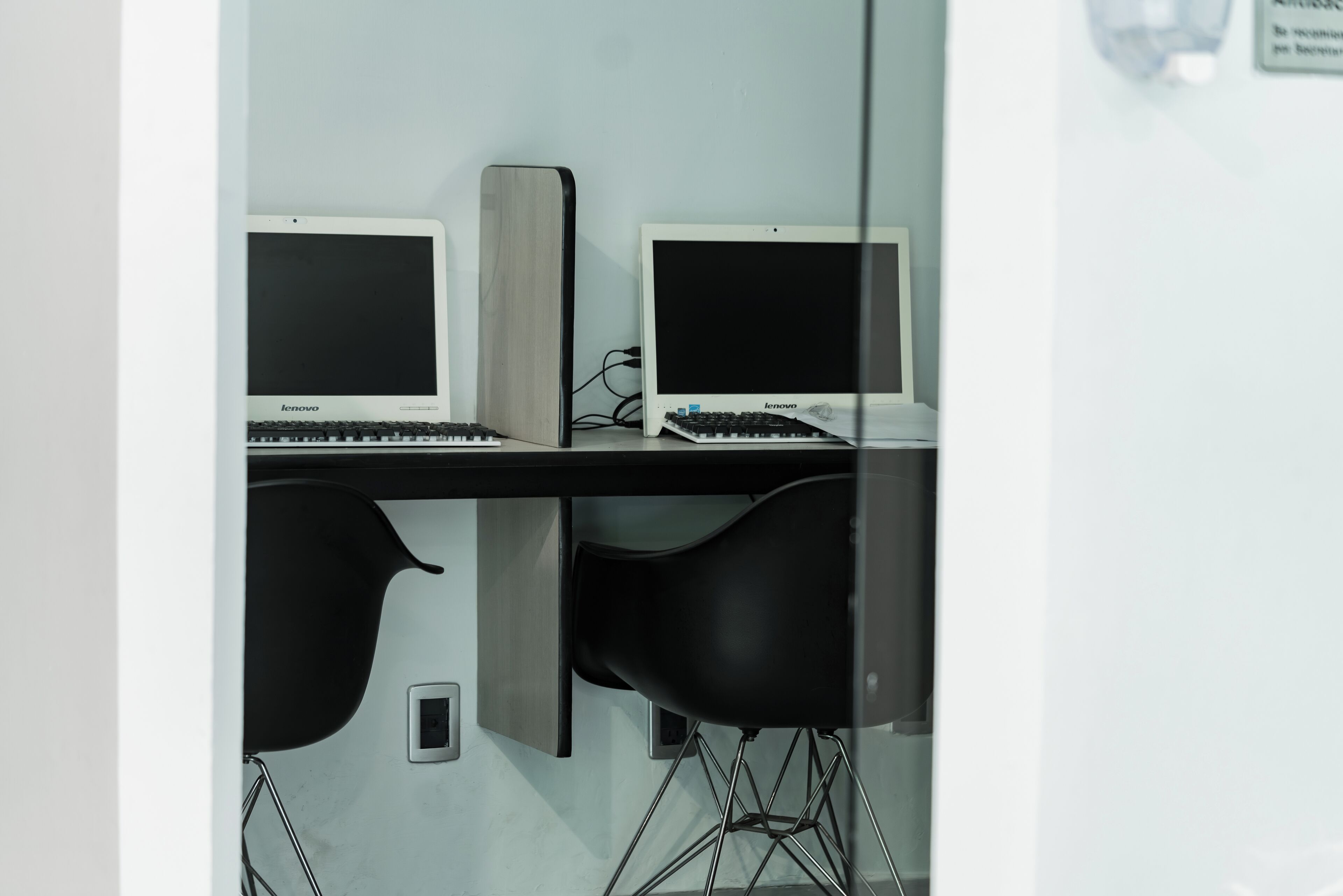 40-inch flat-screen tv with cable channels, tv