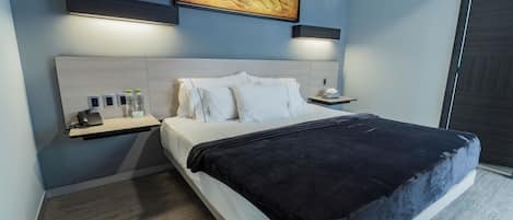 Escritorio, cortinas blackout, wifi gratis y ropa de cama