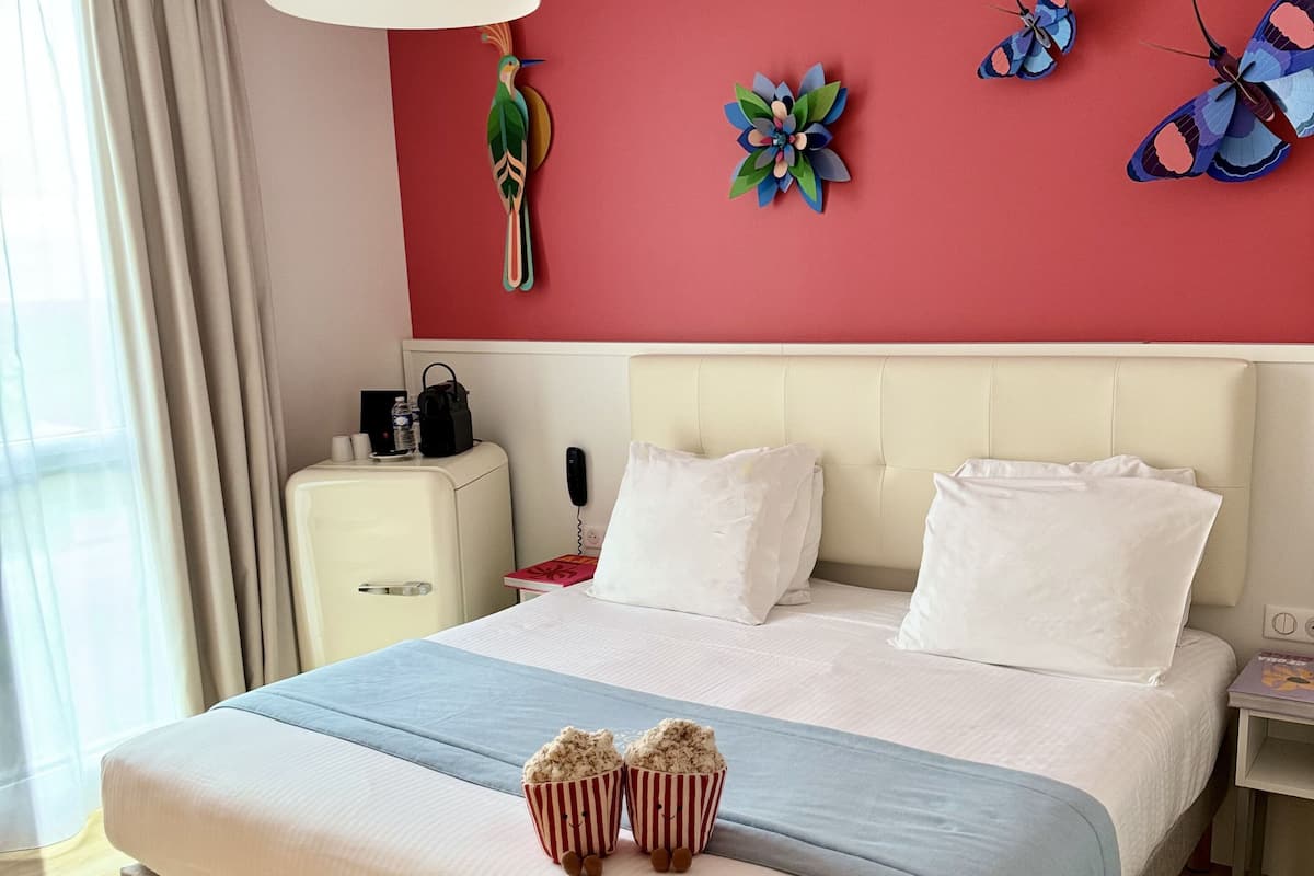 Chambre Double Deluxe Bien-Être | Ropa de cama de alta calidad, caja fuerte, decoración individual