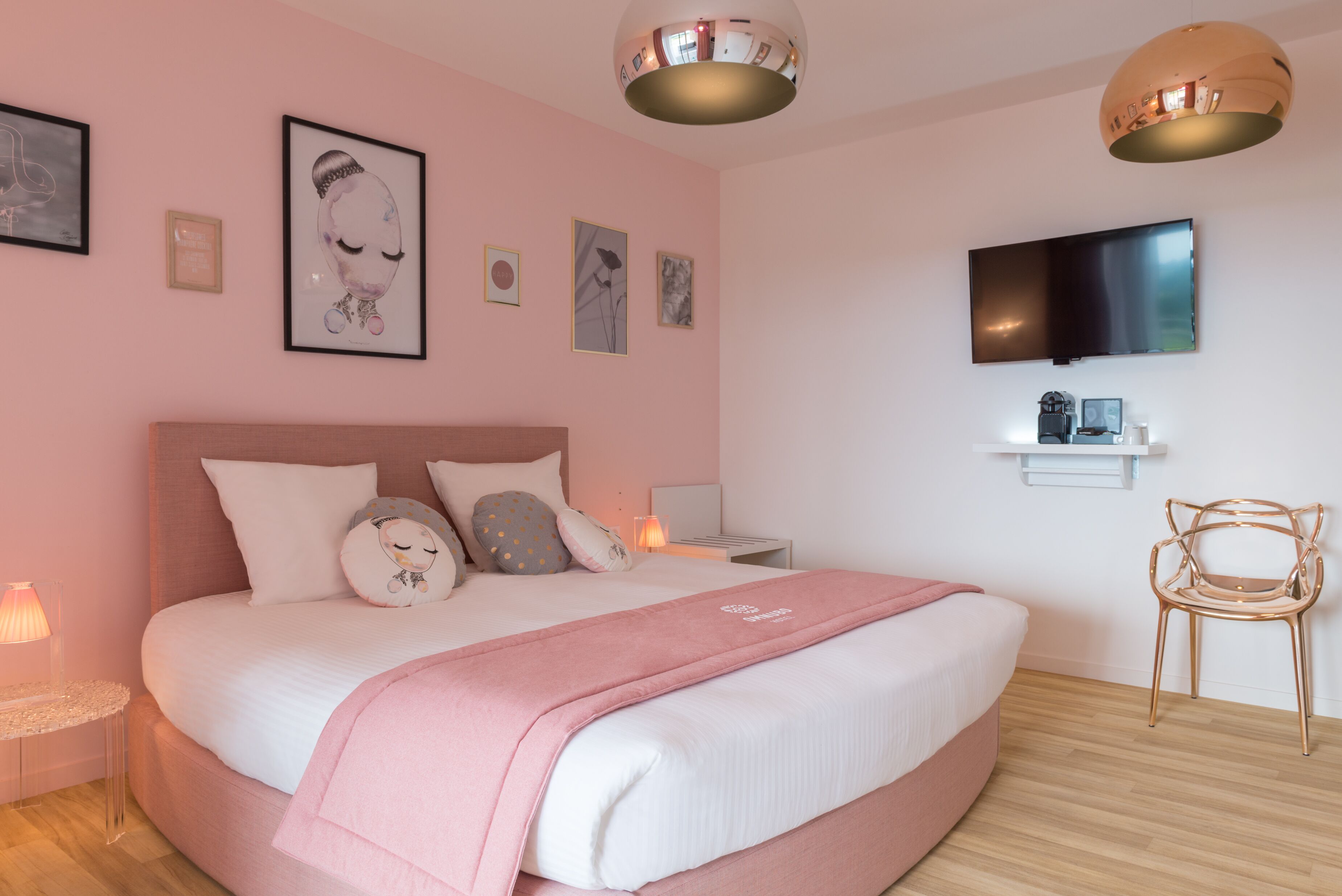 Suite Junior (avec Spa) | Literie de qualité supérieure, coffres-forts dans les chambres