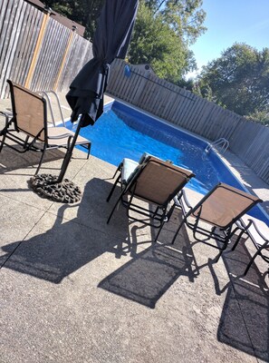 Outdoor pool - Iron Kettle Bed and Breakfast (Lakeshore)