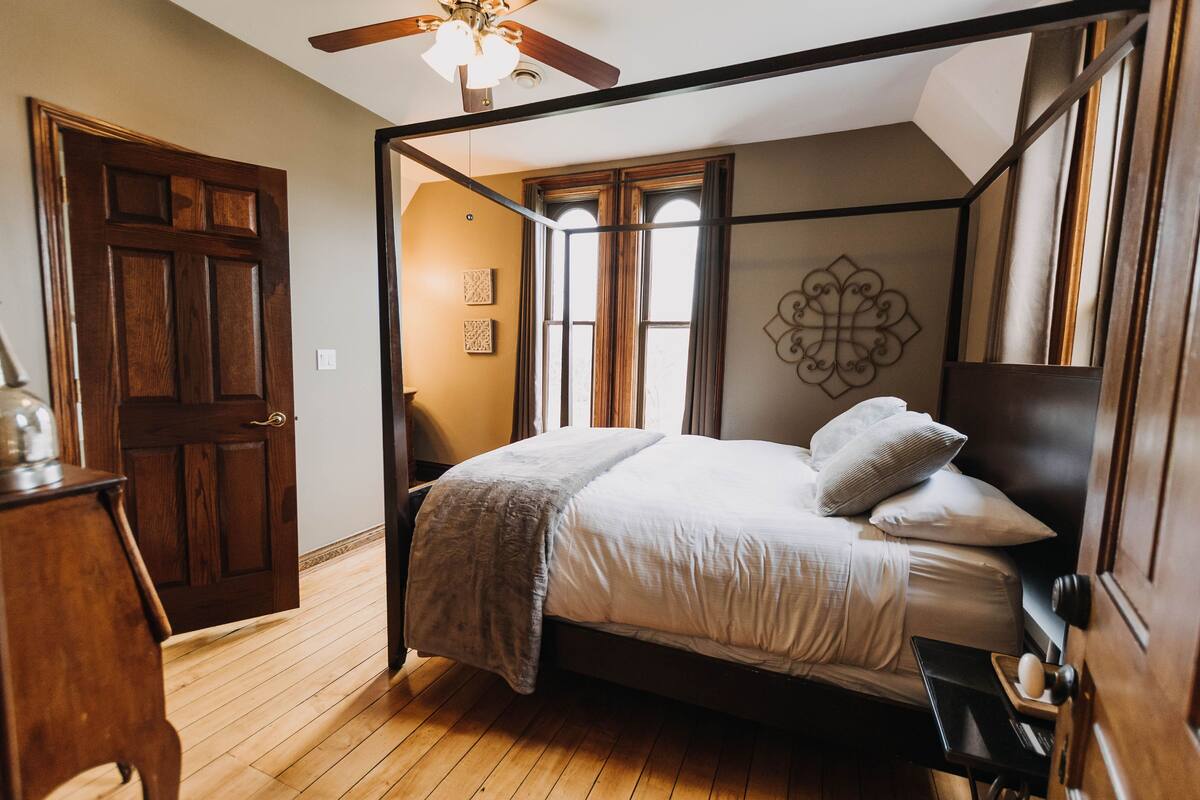 Deluxe Room, 1 Queen Bed, Garden View | Egyptian cotton sheets, premium bedding, down comforters