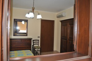 Habitación con 1 cama matrimonial o 2 individuales | Minibar, cunas gratuitas y wifi gratis 