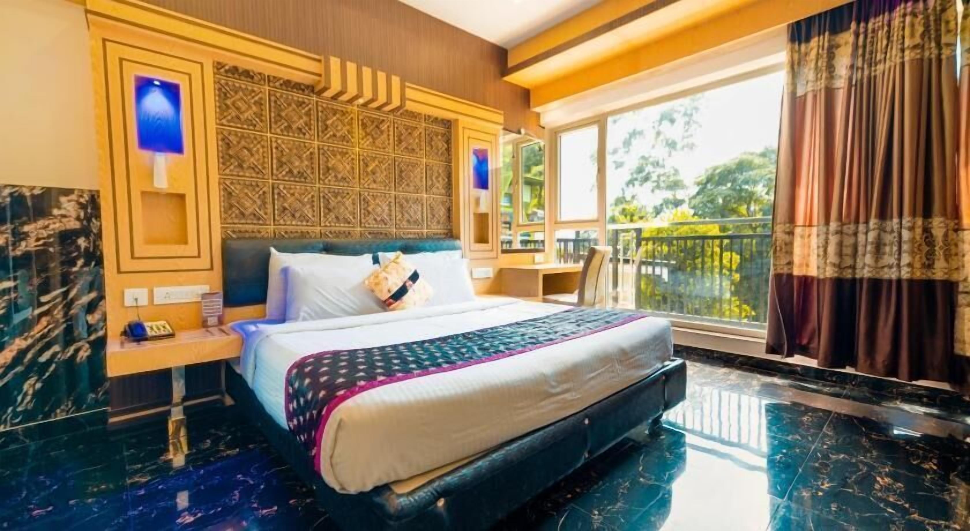 Minibar, in-room safe, soundproofing, iron/ironing board