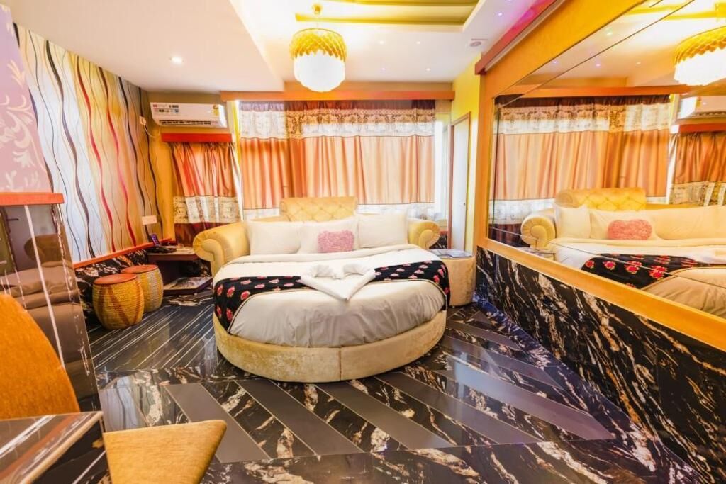 Minibar, in-room safe, soundproofing, iron/ironing board