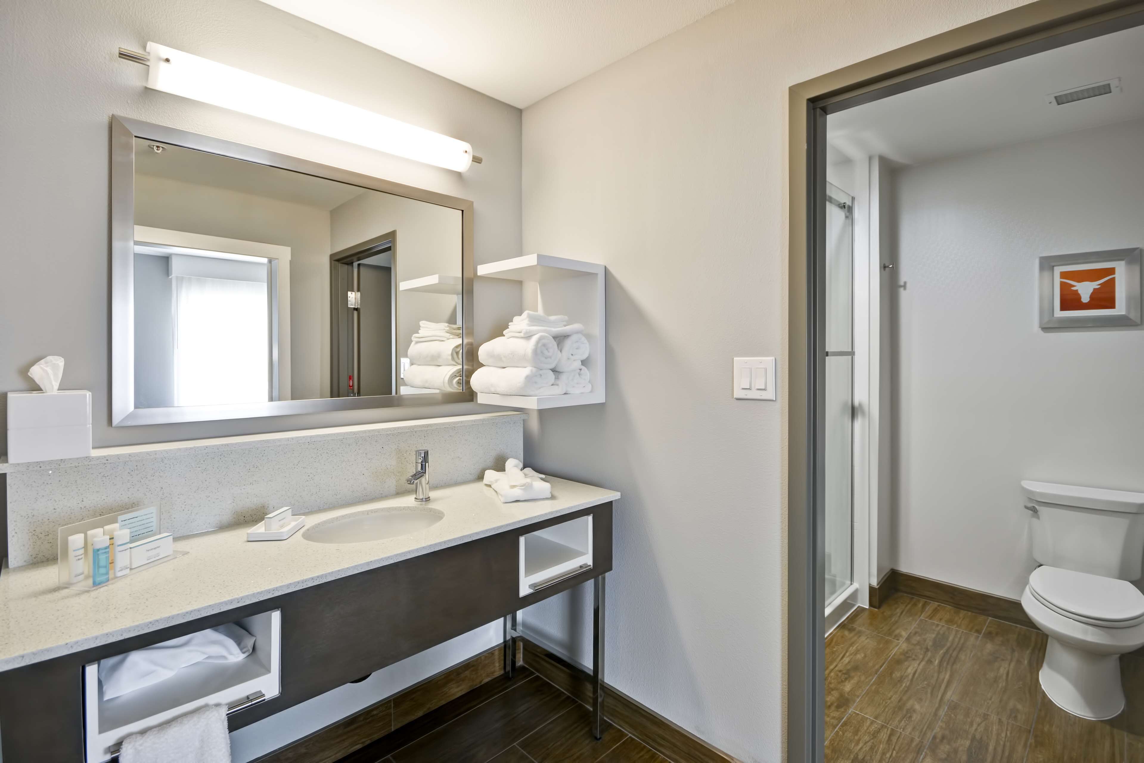 studio, 1 king bed, non smoking, refrigerator & microwave (w/ wetbar) | bathroom | shower, hair dryer, towels