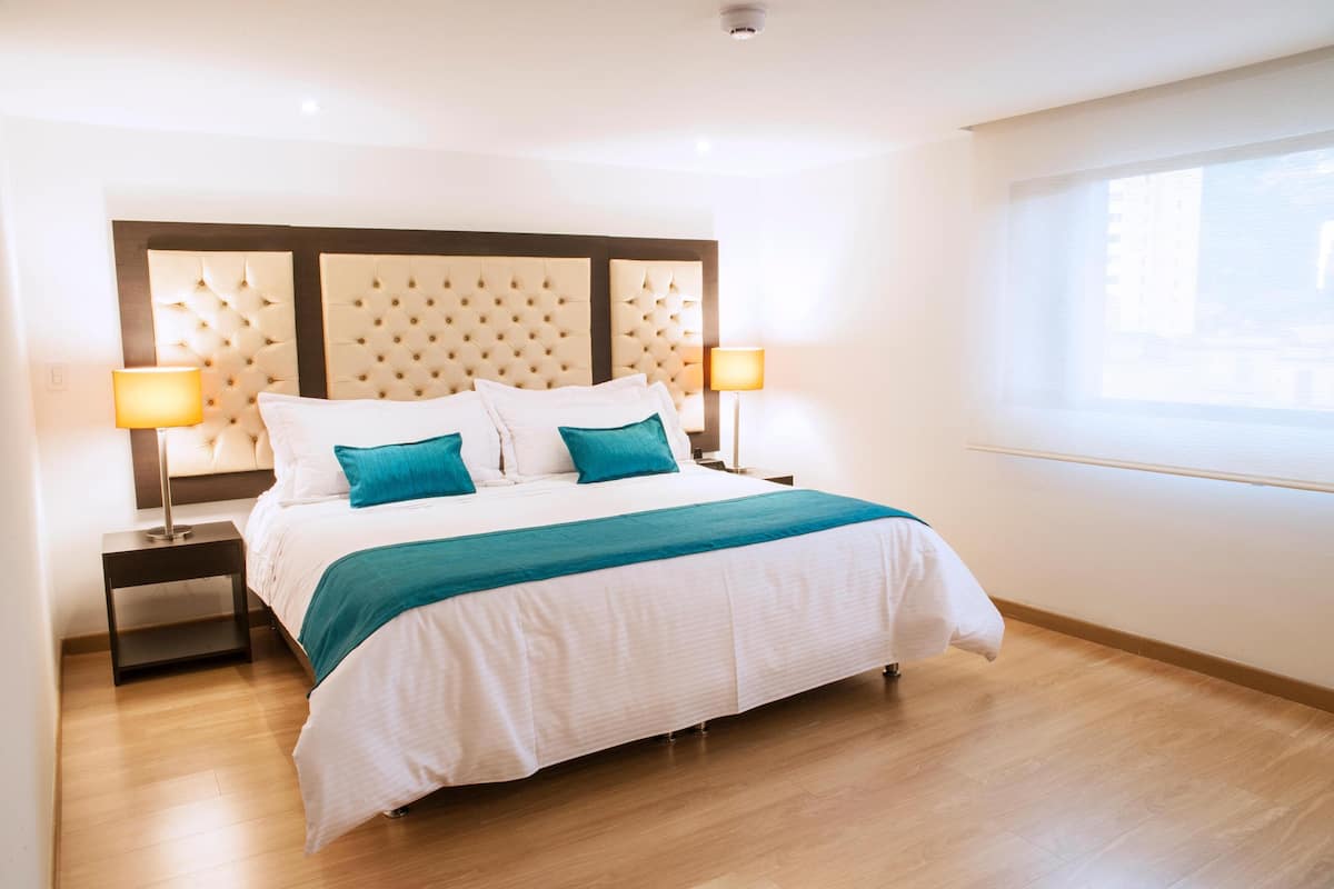 Premium bedding, pillow-top beds, minibar, in-room safe