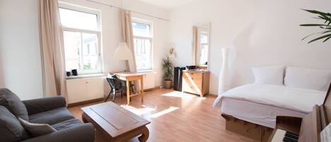 1 habitación, escritorio, tabla de planchar con plancha y wifi gratis