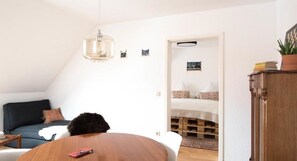 Appart'hÎtel Classique, 1 chambre, cuisine, vue ville | Coin séjour | Télévision à écran plat, lecteur de DVD