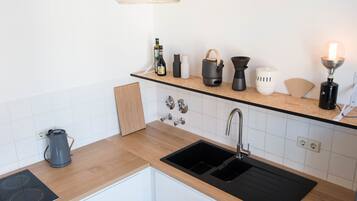 Bloc d'apartaments de disseny, 2 dormitoris, cuina, vistes a la ciutat | Cuina privada | Frigorífic, forn, placa de cuina i rentaplats