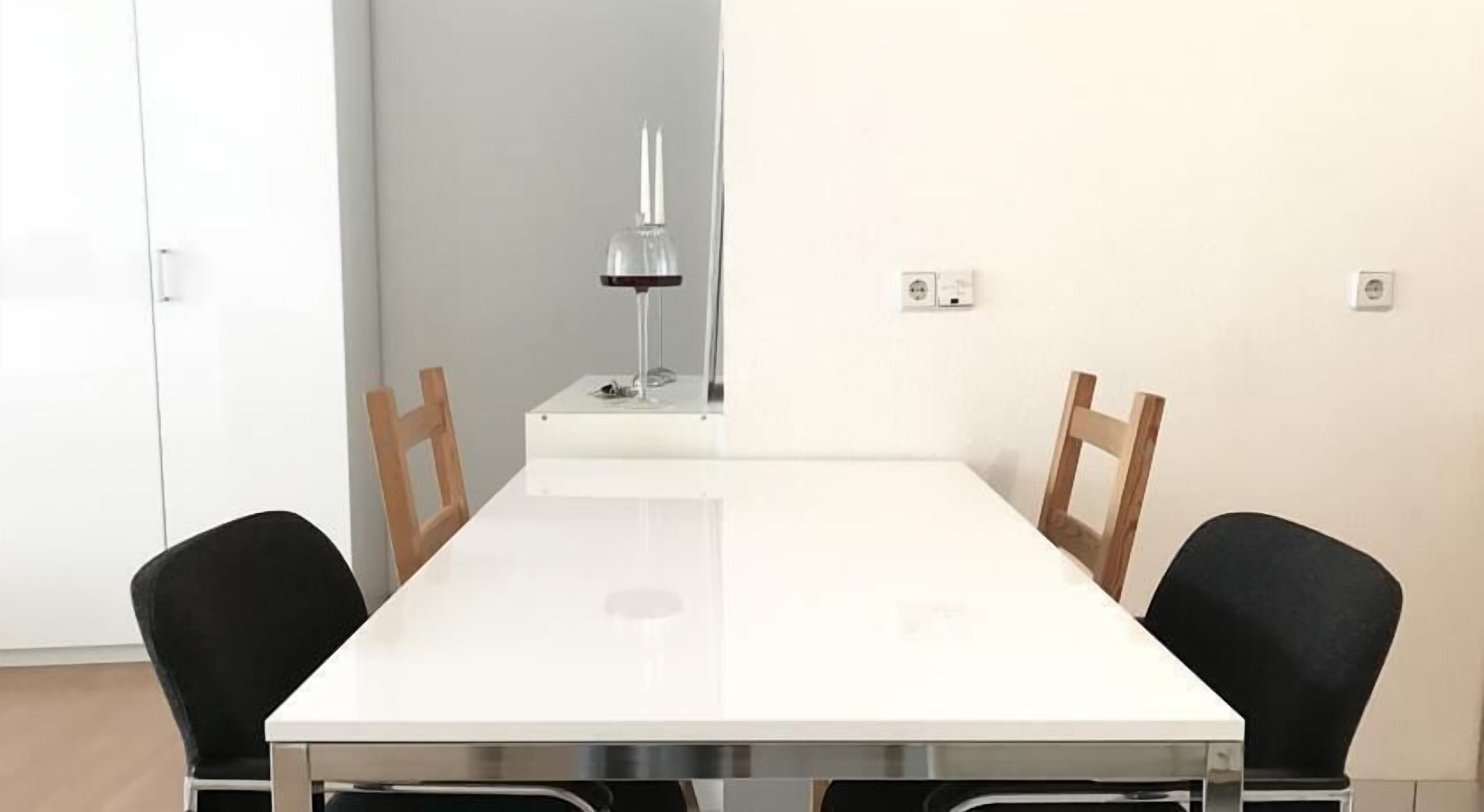 クラシック スタジオ 1 ベッドルーム シティビュー ビーチフロント | 客室内のダイニングエリア