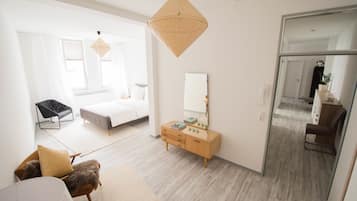 Deluxe appartement, 3 slaapkamers, patio, aan het strand | 3 slaapkamers, een bureau, geluiddichte muren