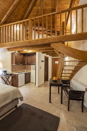 Camera (Maisonette) | Con stile personalizzato, una scrivania, insonorizzazione