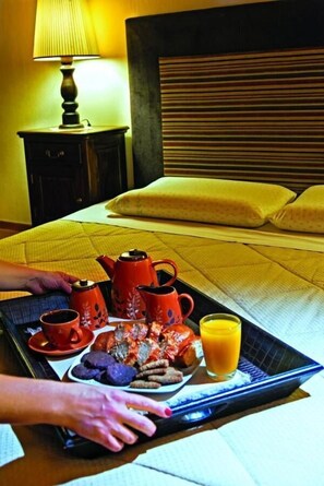 Individually decorated, desk, soundproofing, iron/ironing board - Odos Oneiron (Distomo-Arachova-Antikyra)