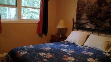 Cottage, 3 Bedrooms | 1 bedroom, desk, iron/ironing board, free WiFi