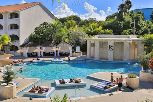 12 outdoor pools, pool umbrellas, sun loungers