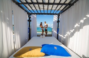 Una playa cerca, kayak
