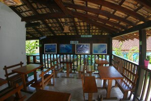 Bao gồm bữa sáng buffet hàng ngày