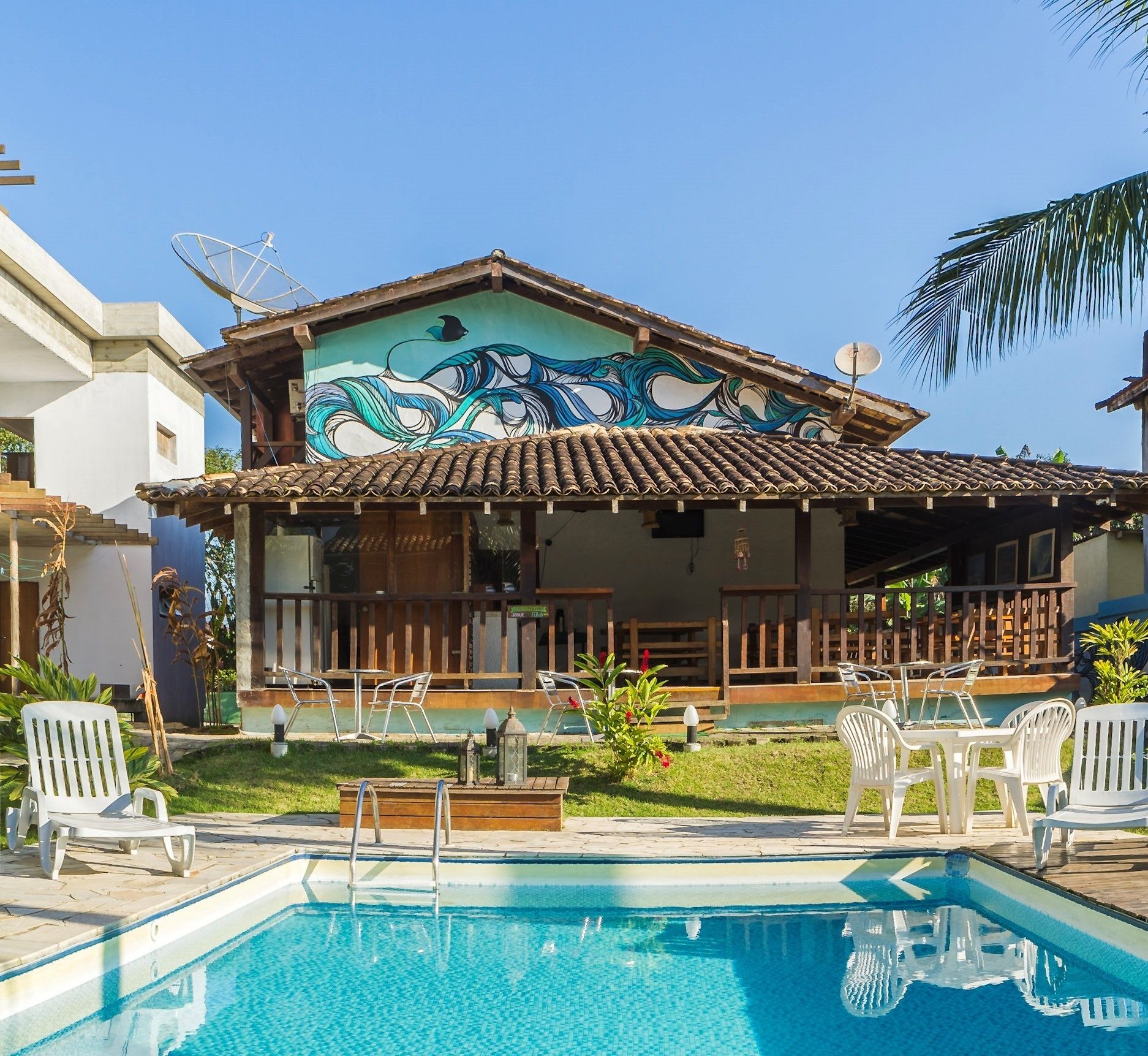 حمّام سباحة خارجي، مقاعد للتشمس