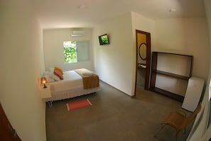 Superior Double Room | Free WiFi, bed sheets, wheelchair access - Pousada Tubes - Hostel (São Sebastião)