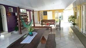 Khu tiếp khách ở sảnh