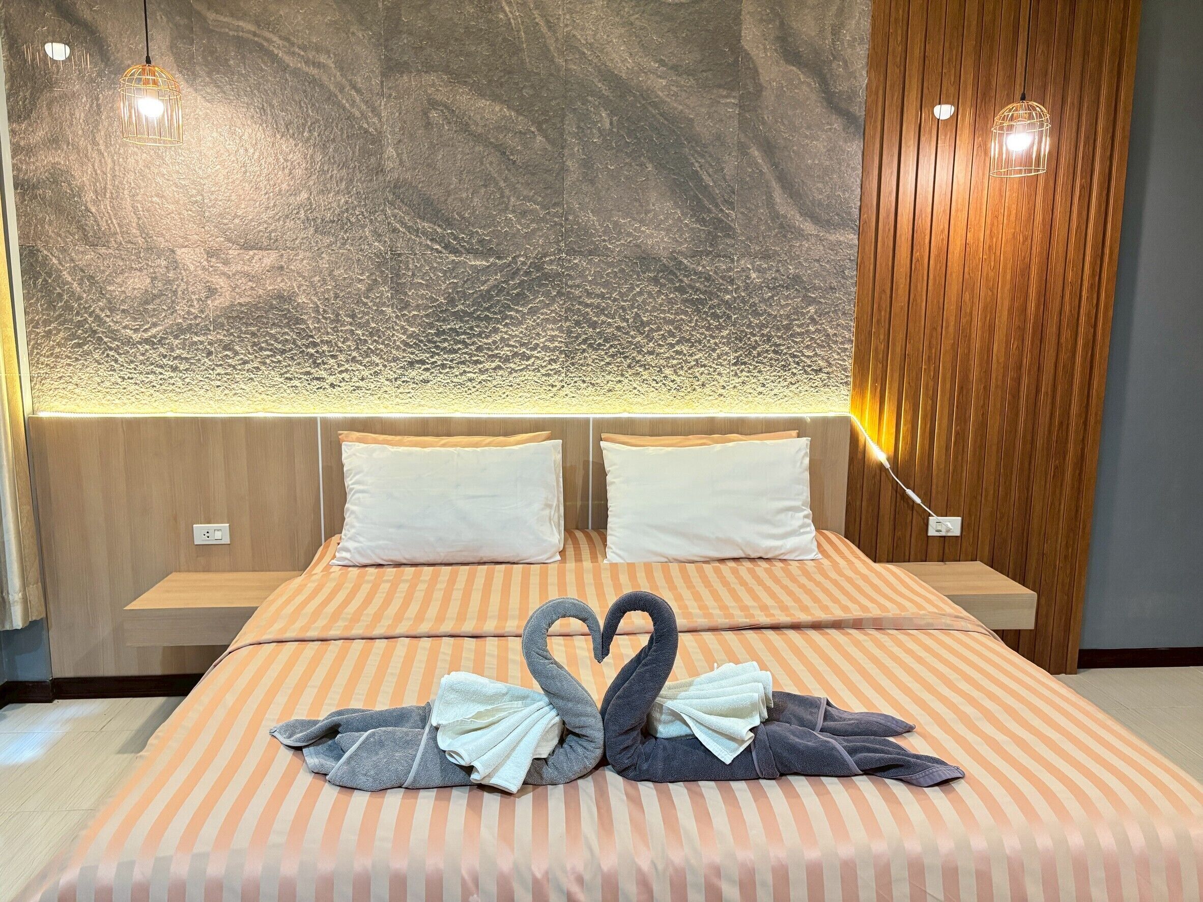 Free WiFi, bed sheets