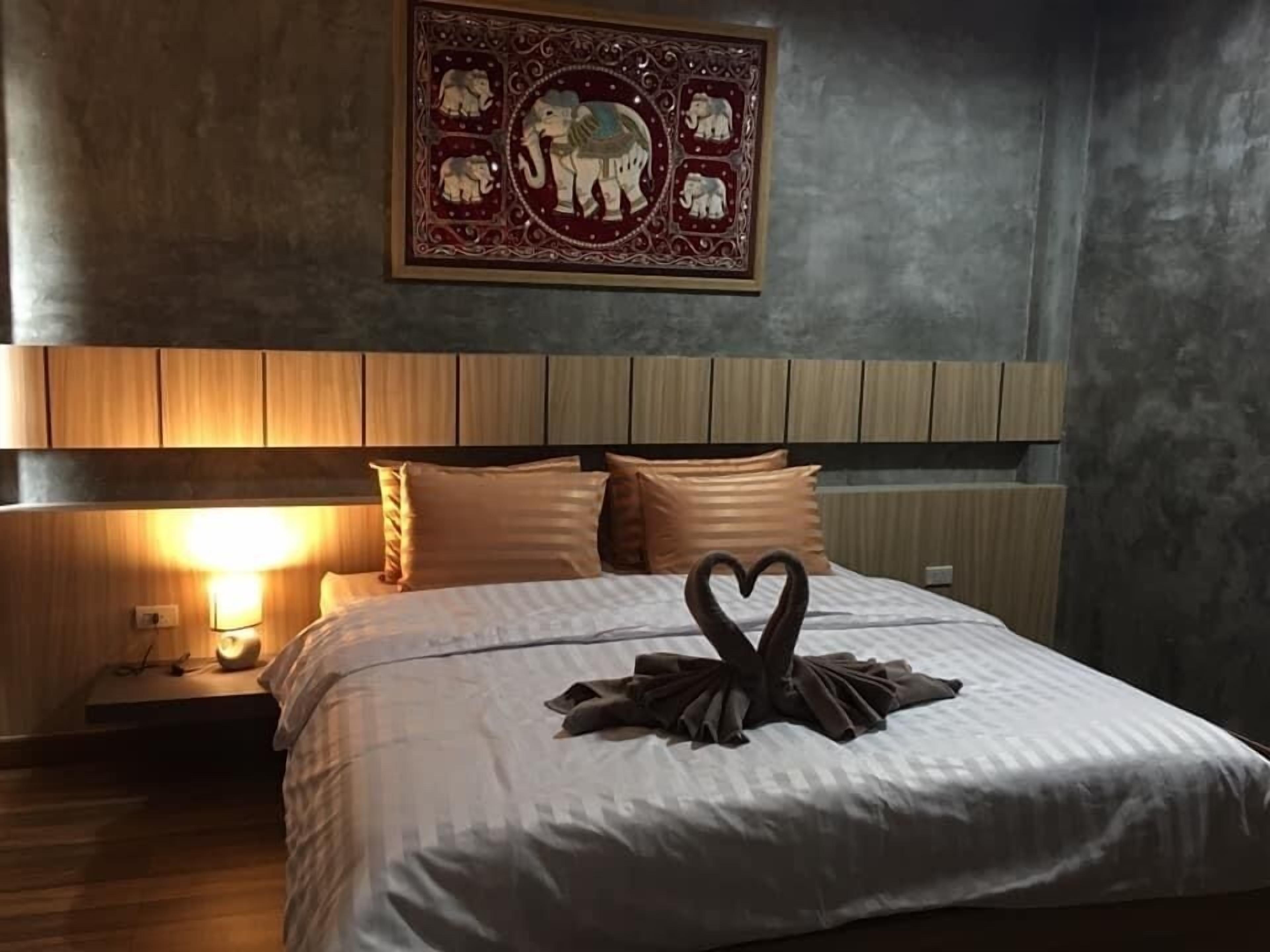 superior king room | free wifi, bed sheets
