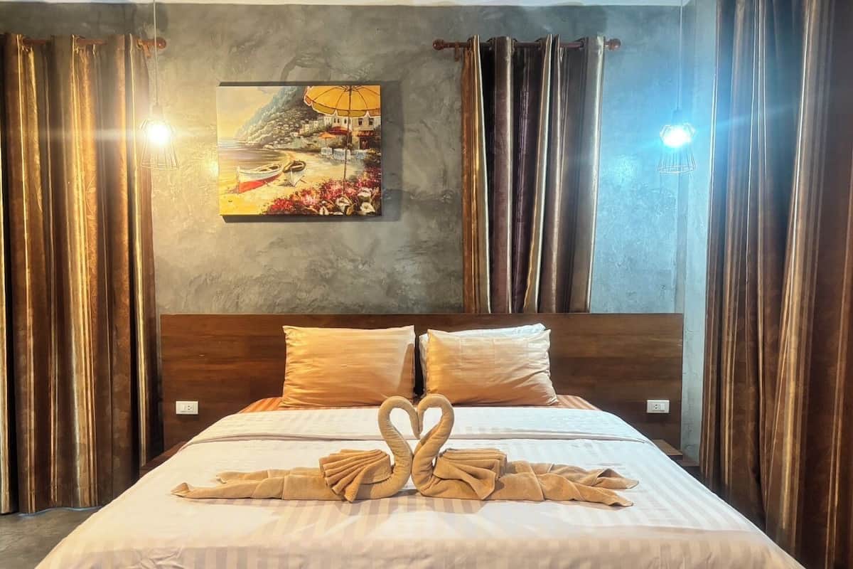 Superior King Room | Free WiFi, bed sheets