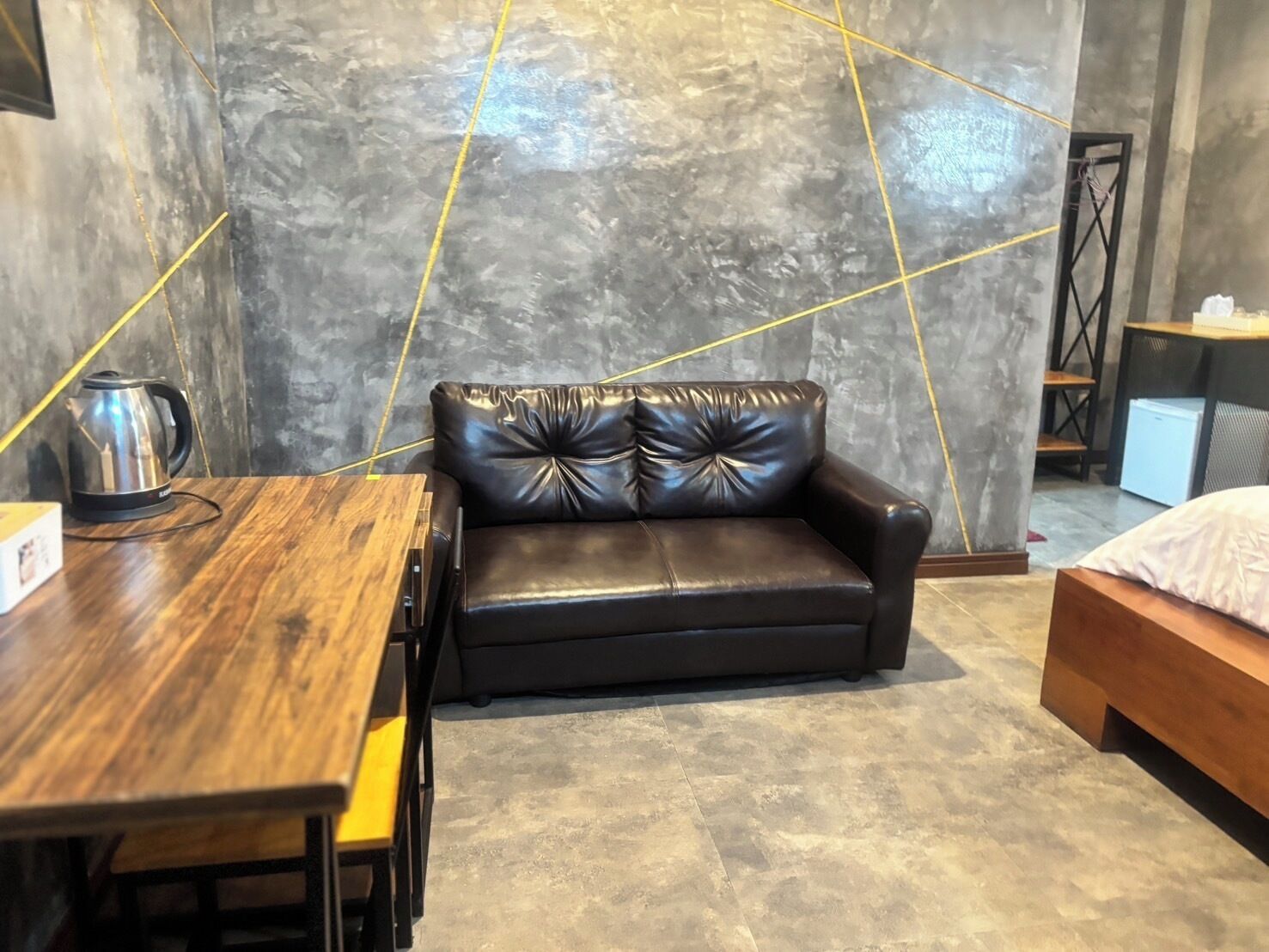 superior king room | free wifi, bed sheets