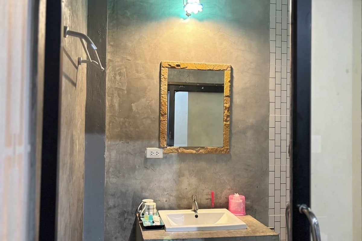 vip room | bathroom | shower, rainfall showerhead, free toiletries, towels