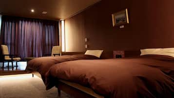 Standard Twin Room, Private Bathroom | In-room safe, desk, free WiFi