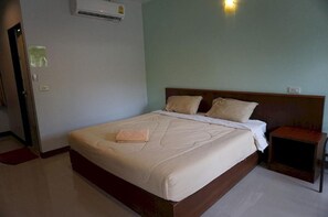 Superior Double Bed | Desk, free WiFi - Baan Nantiya (Roi Et)