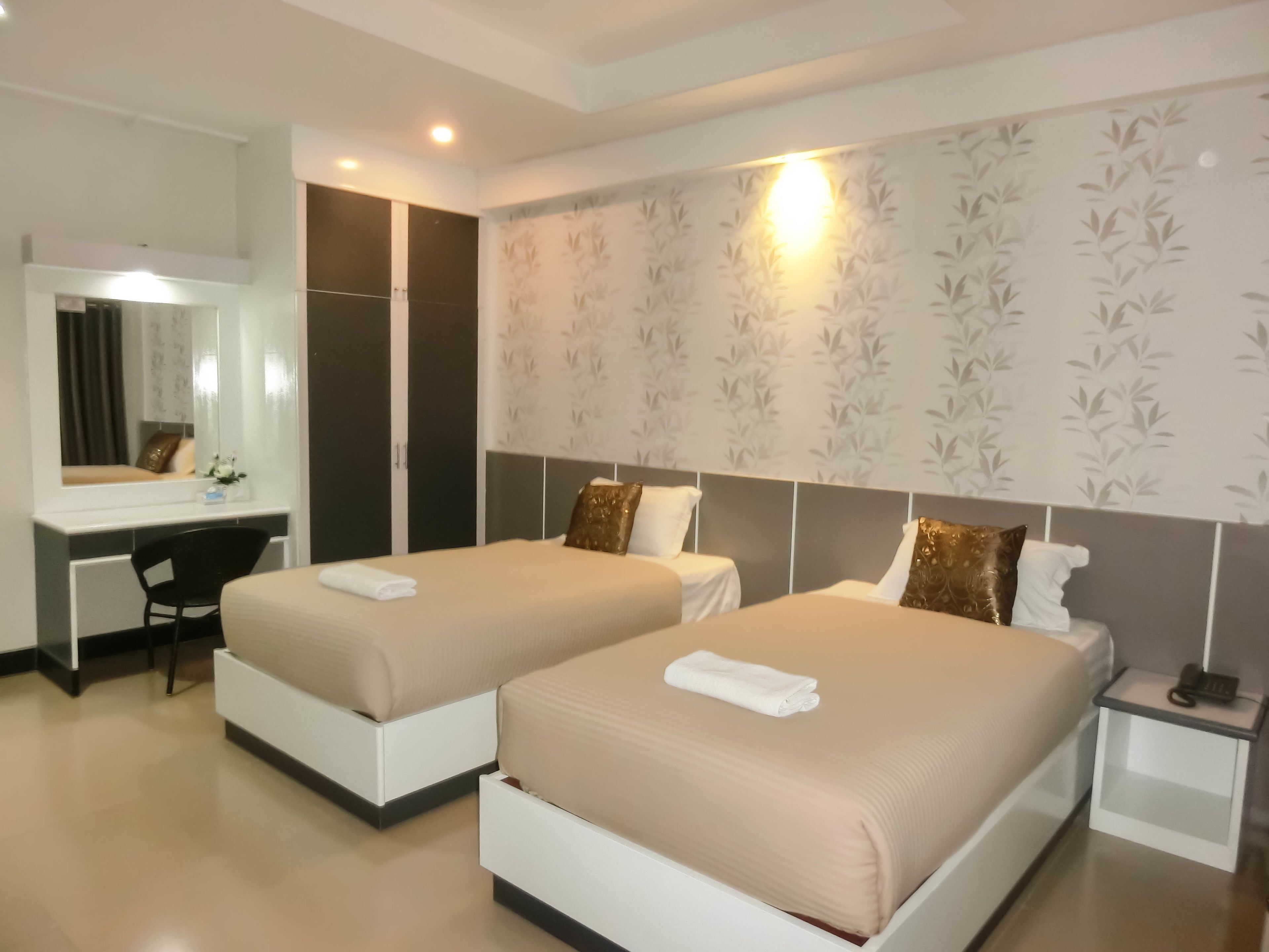 Minibar, desk, free WiFi