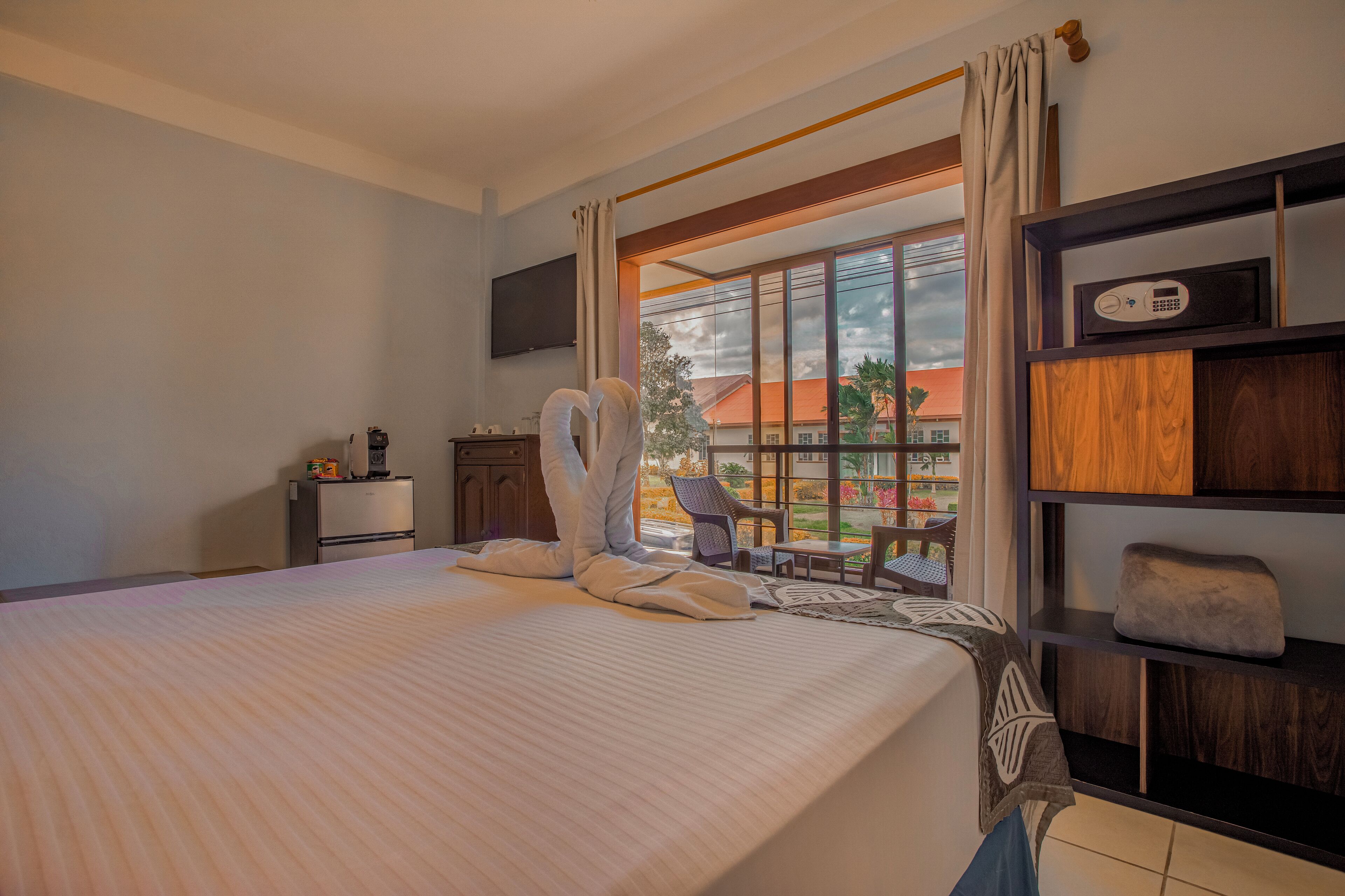 superior room | hypo-allergenic bedding, minibar, in-room safe, iron/ironing board