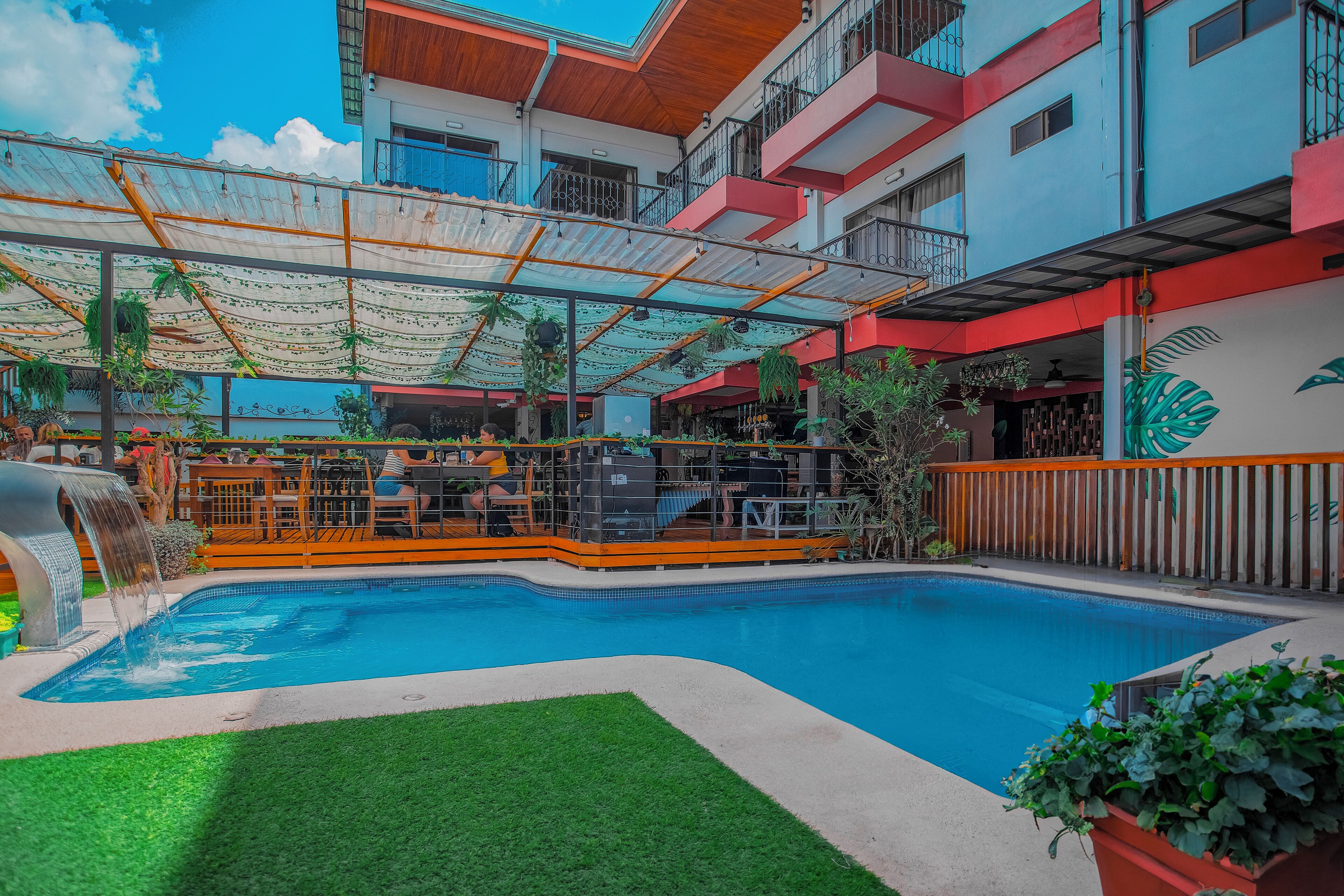 outdoor pool, open 7:00 am to 6:00 pm, pool loungers