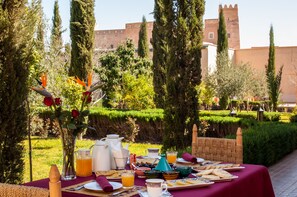 Free daily cooked-to-order breakfast - Riad Sougtani (Tameslouht)