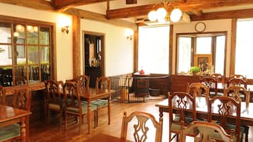 Breakfast and dinner served, Italian cuisine