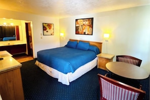 Room, 1 Queen Bed, Non Smoking | Free WiFi, bed sheets