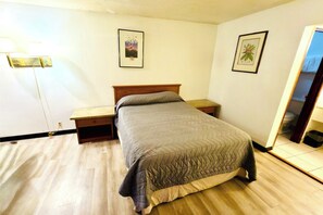 Free WiFi, bed sheets - Beaverton Budget Inn (Beaverton)