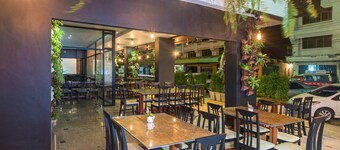 Amity Poshtel - Hostel