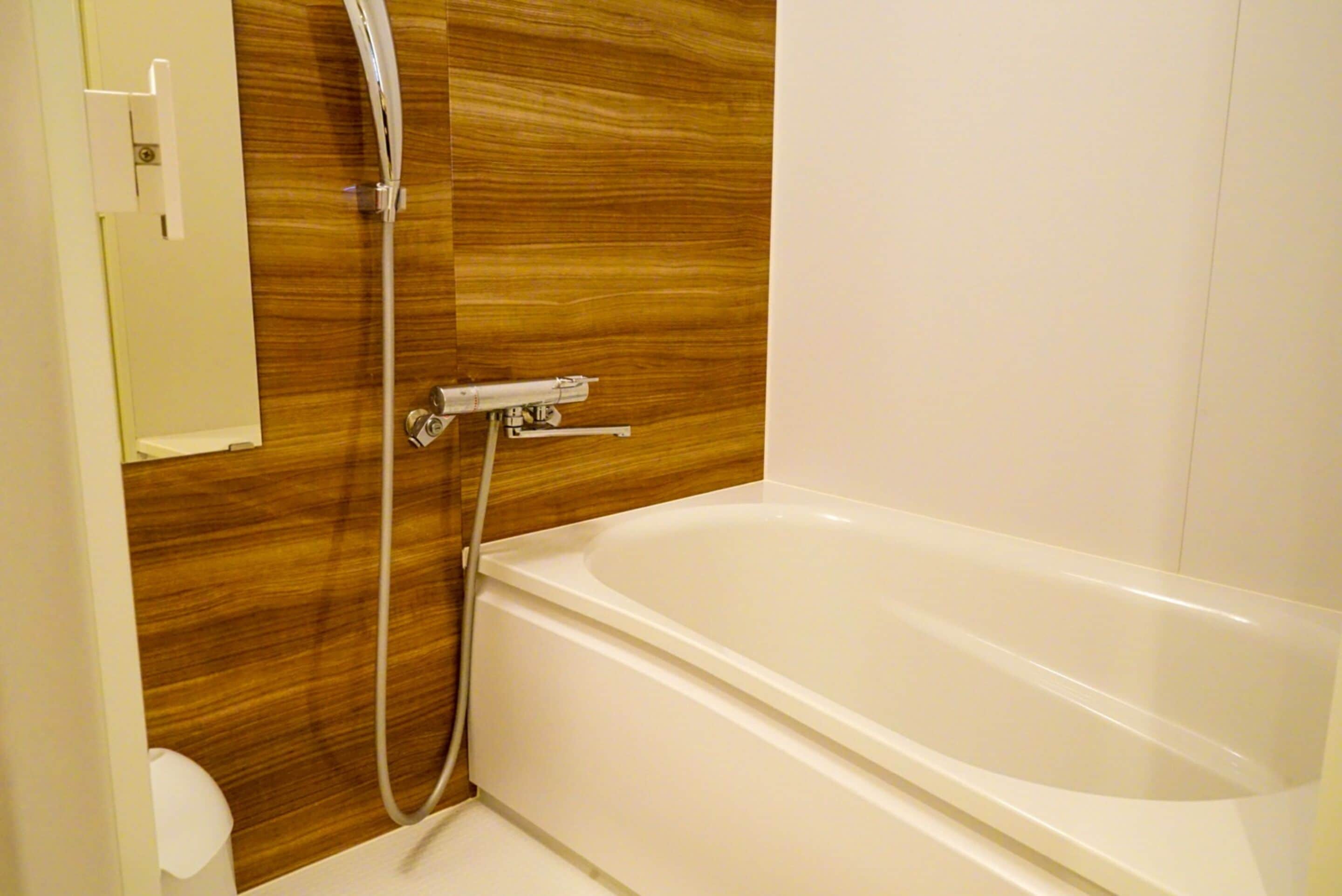 women's triple  | bathroom | combined shower/bathtub, free toiletries, hair dryer, slippers